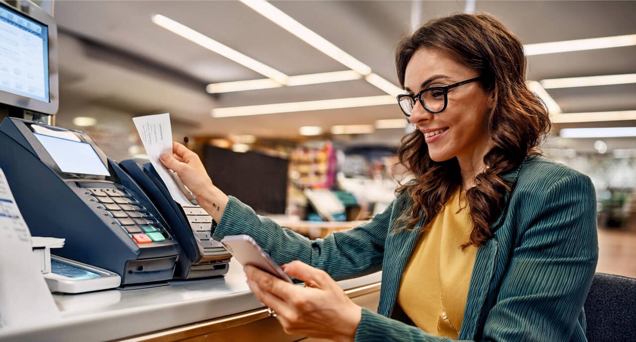 Как проверить подлинность чека с помощью ФНС: QR-код, приложение и сайт